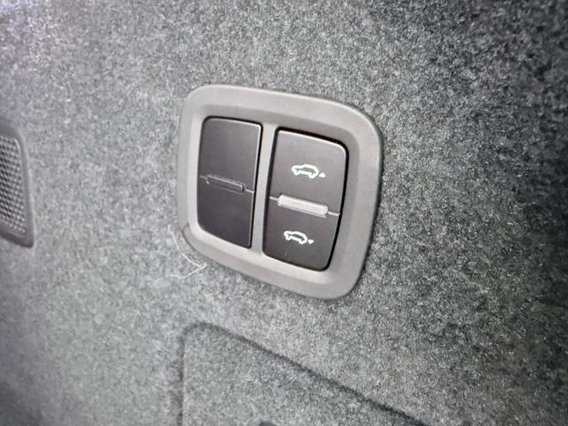 カイエンクーペ ベースグレード　ＯＰ２４０　アダプティブエアサスペンション　新車保証継承付　ＰＳＭＰ加入済　アダプティブスポーツシート／１８ｗａｙ＆シートベンチレーション　スポーツデザインＰＫＧ／ハイグロスブラック　スポーツクロノ（35枚目）