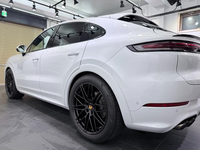 カイエンクーペ ベースグレード　ＯＰ２４０　アダプティブエアサスペンション　新車保証継承付　ＰＳＭＰ加入済　アダプティブスポーツシート／１８ｗａｙ＆シートベンチレーション　スポーツデザインＰＫＧ／ハイグロスブラック　スポーツクロノ（36枚目）