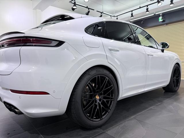 カイエンクーペ ベースグレード　ＯＰ２４０　アダプティブエアサスペンション　新車保証継承付　ＰＳＭＰ加入済　アダプティブスポーツシート／１８ｗａｙ＆シートベンチレーション　スポーツデザインＰＫＧ／ハイグロスブラック　スポーツクロノ（38枚目）