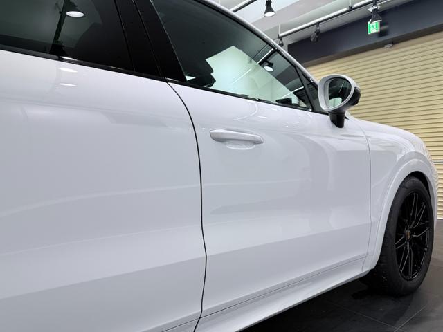 カイエンクーペ ベースグレード　ＯＰ２４０　アダプティブエアサスペンション　新車保証継承付　ＰＳＭＰ加入済　アダプティブスポーツシート／１８ｗａｙ＆シートベンチレーション　スポーツデザインＰＫＧ／ハイグロスブラック　スポーツクロノ（39枚目）