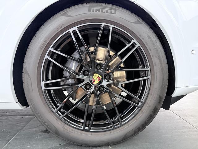 カイエンクーペ ベースグレード　ＯＰ２４０　アダプティブエアサスペンション　新車保証継承付　ＰＳＭＰ加入済　アダプティブスポーツシート／１８ｗａｙ＆シートベンチレーション　スポーツデザインＰＫＧ／ハイグロスブラック　スポーツクロノ（40枚目）