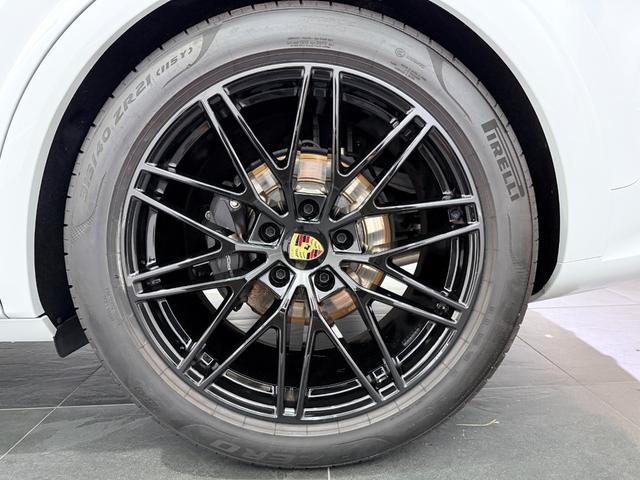 カイエンクーペ ベースグレード　ＯＰ２４０　アダプティブエアサスペンション　新車保証継承付　ＰＳＭＰ加入済　アダプティブスポーツシート／１８ｗａｙ＆シートベンチレーション　スポーツデザインＰＫＧ／ハイグロスブラック　スポーツクロノ（42枚目）