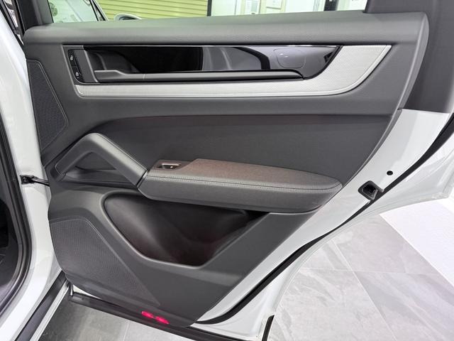 カイエンクーペ ベースグレード　ＯＰ２４０　アダプティブエアサスペンション　新車保証継承付　ＰＳＭＰ加入済　アダプティブスポーツシート／１８ｗａｙ＆シートベンチレーション　スポーツデザインＰＫＧ／ハイグロスブラック　スポーツクロノ（45枚目）