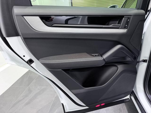 カイエンクーペ ベースグレード　ＯＰ２４０　アダプティブエアサスペンション　新車保証継承付　ＰＳＭＰ加入済　アダプティブスポーツシート／１８ｗａｙ＆シートベンチレーション　スポーツデザインＰＫＧ／ハイグロスブラック　スポーツクロノ（49枚目）