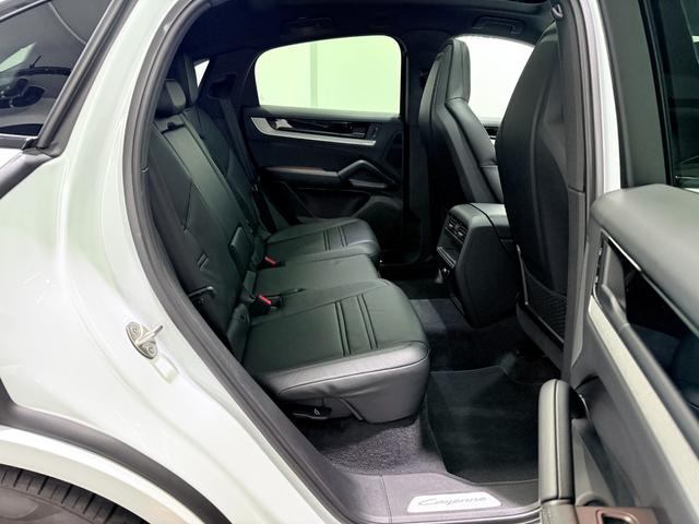 カイエンクーペ ベースグレード　ＯＰ２４０　アダプティブエアサスペンション　新車保証継承付　ＰＳＭＰ加入済　アダプティブスポーツシート／１８ｗａｙ＆シートベンチレーション　スポーツデザインＰＫＧ／ハイグロスブラック　スポーツクロノ（53枚目）