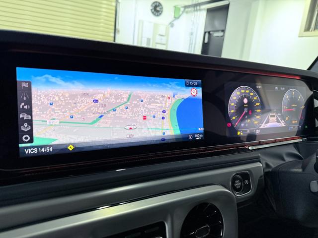 Ｇクラス Ｇ３５０ｄ　ＡＭＧライン　法人ワンオーナー　ＡＭＧライン　ラグジュアリーパッケージ　ガラスサンルーフ　ブラック本革シート（レッドステッチ）　アダプティブダンピングシステム　ブルメスターサラウンドシステム　ディーラー整備車（6枚目）