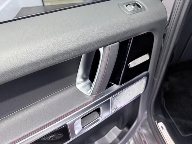 Ｇクラス Ｇ３５０ｄ　ＡＭＧライン　法人ワンオーナー　ＡＭＧライン　ラグジュアリーパッケージ　ガラスサンルーフ　ブラック本革シート（レッドステッチ）　アダプティブダンピングシステム　ブルメスターサラウンドシステム　ディーラー整備車（50枚目）