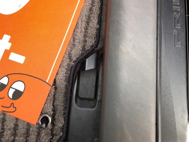 プリウス S 走行63000キロ ステアリングリモコン オーディオ・AV・TV ナビ ETC Bluetooth ライトレベライザー アルミホイール フルフラットシート 内装清掃済み 外装磨き施工済み 保証付き(45枚目)