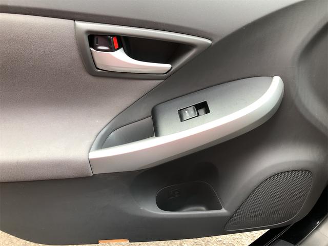 プリウス S 走行63000キロ ステアリングリモコン オーディオ・AV・TV ナビ ETC Bluetooth ライトレベライザー アルミホイール フルフラットシート 内装清掃済み 外装磨き施工済み 保証付き(72枚目)