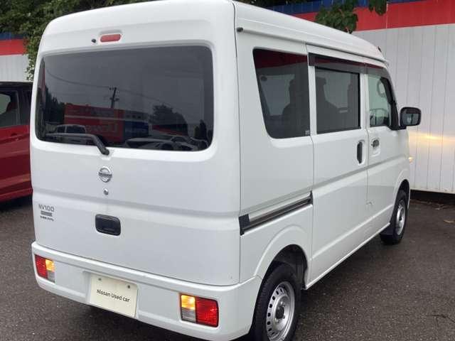 NV100クリッパーバン 660 DX ハイルーフ 前席パワーウインド・リモコン付きキー 助手席エアバック キーレスキー パワーウィンドー ワンオーナー パワステ付き 運転席エアバック エアコン 整備記録簿 ABS付き(6枚目)