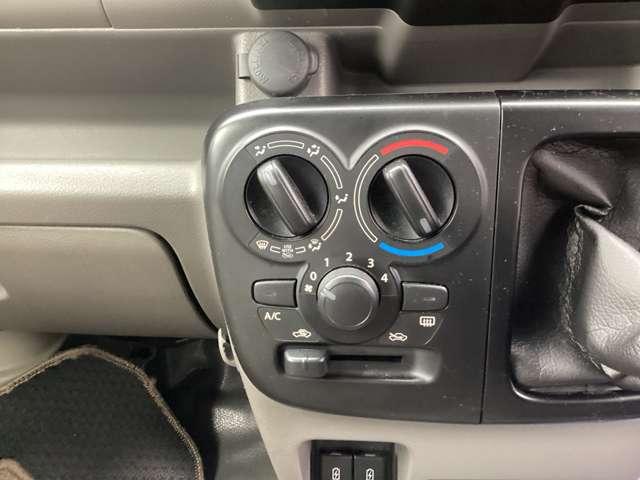 NV100クリッパーバン 660 DX ハイルーフ 前席パワーウインド・リモコン付きキー 助手席エアバック キーレスキー パワーウィンドー ワンオーナー パワステ付き 運転席エアバック エアコン 整備記録簿 ABS付き(12枚目)