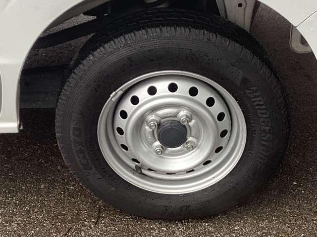 NV100クリッパーバン 660 DX ハイルーフ 前席パワーウインド・リモコン付きキー 助手席エアバック キーレスキー パワーウィンドー ワンオーナー パワステ付き 運転席エアバック エアコン 整備記録簿 ABS付き(18枚目)