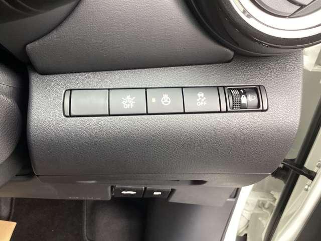 キックス 1.2 X 90周年記念車 (e-POWER) 当社試乗車アップ・純正9インチメモリナビ アラウンドモニター 衝突被害軽減ブレ-キ LED メモリ-ナビ 車線逸脱警報 バックモニター 禁煙車 展示・試乗車UP(15枚目)