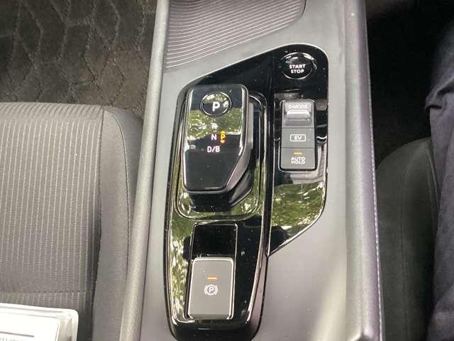 ノート 1.2 X 純正9インチナビ・アラウンドビュモニター リアカメラ 衝突被害軽減ブレ-キ 全方位カメラ ETC付 LEDヘッドライト レーンアシスト インテリジェントキー ワンオーナー ドラレコ 整備記録簿 ワンセグTV TVナビ サイドカーテンエアバック(17枚目)