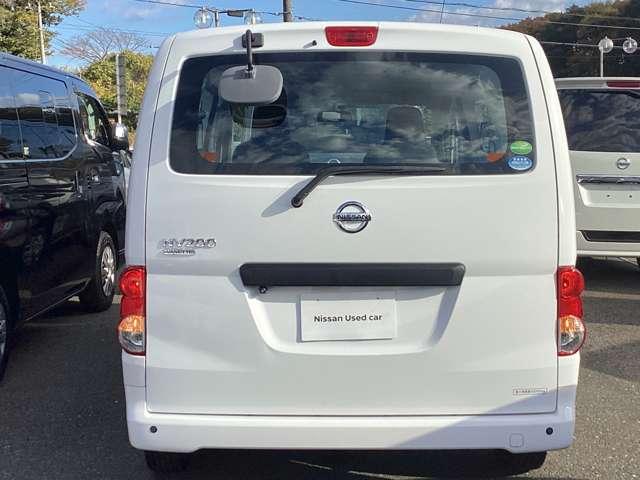 ＮＶ２００バネットバン １．６　ＶＸ　社外メモリーナビ・バックカメラ・ＥＴＣ　エアバック　バックカメラ　パワーウィンドウ　助手席エアバック　キーレス　ＰＳ　ＥＴＣ　メモリーナビ　ナビ　ＡＣ　ＡＢＳ　記録簿付（6枚目）