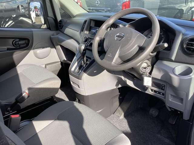 ＮＶ２００バネットバン １．６　ＤＸ　衝突被害軽減ブレーキ・前席パワーウインド　インテリジェントエマージェンシーブレーキ　車線逸脱　点検記録簿　パワーステアリング　エアバック　マニュアルエアコン　ＡＢＳ　キーフリー　フロントパワーウインドウ　ＷエアＢ（4枚目）