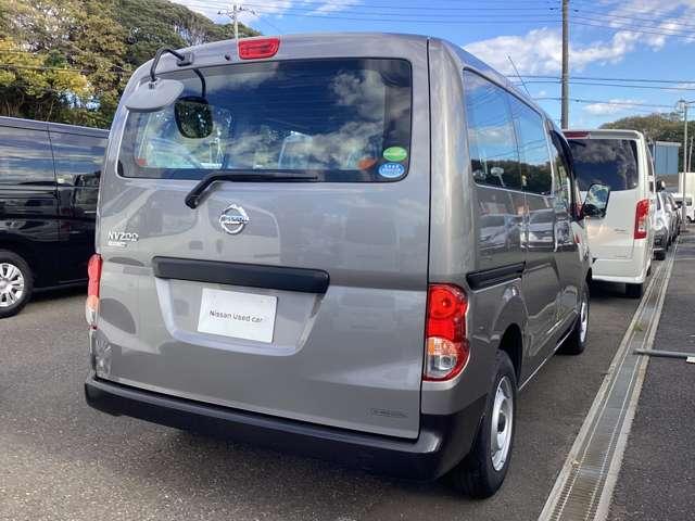 ＮＶ２００バネットバン １．６　ＤＸ　衝突被害軽減ブレーキ・前席パワーウインド　インテリジェントエマージェンシーブレーキ　車線逸脱　点検記録簿　パワーステアリング　エアバック　マニュアルエアコン　ＡＢＳ　キーフリー　フロントパワーウインドウ　ＷエアＢ（5枚目）
