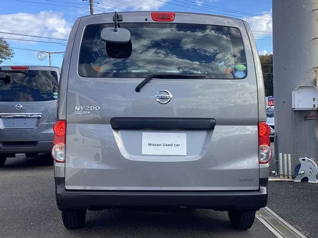 ＮＶ２００バネットバン １．６　ＤＸ　衝突被害軽減ブレーキ・前席パワーウインド　インテリジェントエマージェンシーブレーキ　車線逸脱　点検記録簿　パワーステアリング　エアバック　マニュアルエアコン　ＡＢＳ　キーフリー　フロントパワーウインドウ　ＷエアＢ（6枚目）