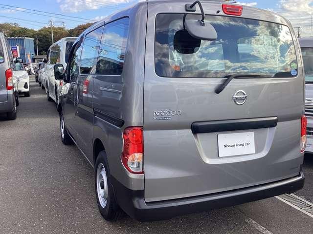 ＮＶ２００バネットバン １．６　ＤＸ　衝突被害軽減ブレーキ・前席パワーウインド　インテリジェントエマージェンシーブレーキ　車線逸脱　点検記録簿　パワーステアリング　エアバック　マニュアルエアコン　ＡＢＳ　キーフリー　フロントパワーウインドウ　ＷエアＢ（7枚目）