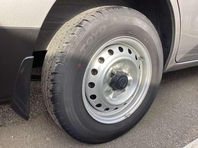 ＮＶ２００バネットバン １．６　ＤＸ　衝突被害軽減ブレーキ・前席パワーウインド　インテリジェントエマージェンシーブレーキ　車線逸脱　点検記録簿　パワーステアリング　エアバック　マニュアルエアコン　ＡＢＳ　キーフリー　フロントパワーウインドウ　ＷエアＢ（16枚目）