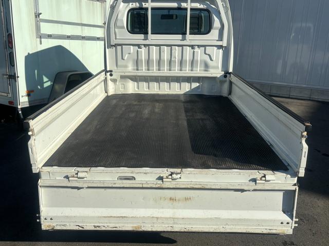 キャリイトラック ＦＣ　４ＷＤ／５速マニュアル／３方開／車検整備付き（16枚目）