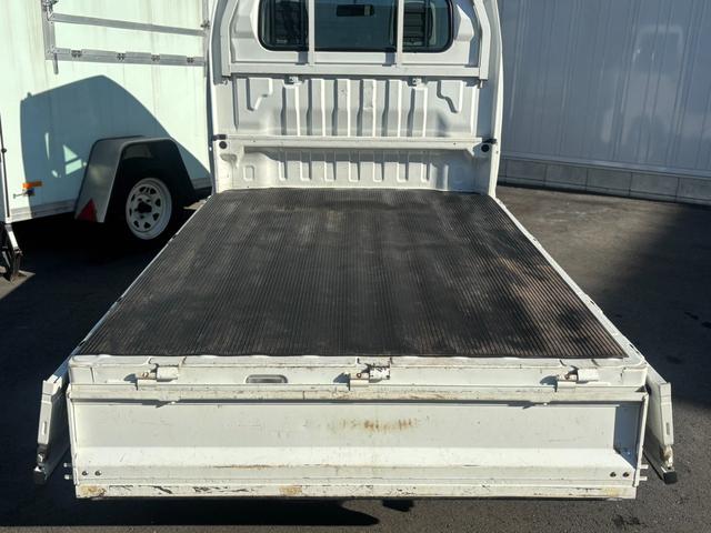 キャリイトラック ＦＣ　４ＷＤ／５速マニュアル／３方開／車検整備付き（17枚目）