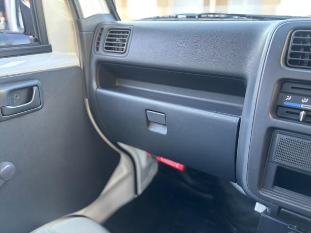 キャリイトラック ＦＣ　４ＷＤ／５速マニュアル／３方開／車検整備付き（52枚目）