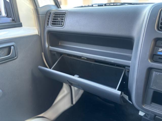 キャリイトラック ＦＣ　４ＷＤ／５速マニュアル／３方開／車検整備付き（53枚目）