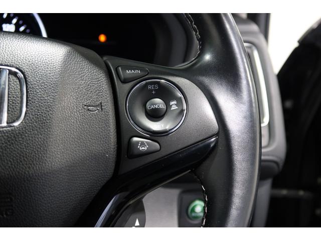 Ｈｏｎｄａセンシングの機能のひとつ、アダプティブクルーズコントロール付！アクセルから足を離しても設定したスピードと前車との車間を保ち走行してくれます！車線維持もアシスト☆高速道路で疲労軽減ですね☆