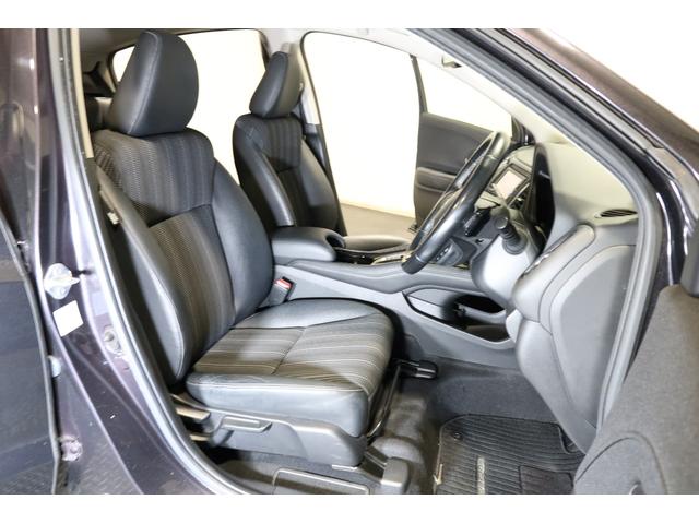 すわり心地の良い運転席・助手席です。長時間のドライブの疲れ軽減に貢献します。どうぞ快適なドライブを♪