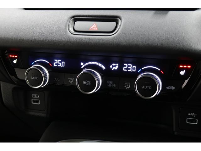 ヴェゼル ｅ：ＨＥＶＺ　認定中古車　２年保証付　ワンオーナー　ナビ　Ｂカメラ　ＥＴＣ　運転支援　全周囲カメラ　衝突回避支援ブレーキ機能　パノラミックビューモニター　１オナ　スマキ　Ｐトランク　フルオートエアコン　エアバッグ（15枚目）