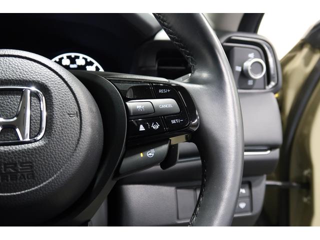 ヴェゼル ｅ：ＨＥＶＺ　認定中古車　２年保証付　ワンオーナー　ナビ　Ｂカメラ　ＥＴＣ　運転支援　全周囲カメラ　衝突回避支援ブレーキ機能　パノラミックビューモニター　１オナ　スマキ　Ｐトランク　フルオートエアコン　エアバッグ（16枚目）