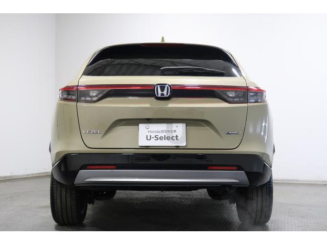 ヴェゼル ｅ：ＨＥＶＺ　認定中古車　２年保証付　ワンオーナー　ナビ　Ｂカメラ　ＥＴＣ　運転支援　全周囲カメラ　衝突回避支援ブレーキ機能　パノラミックビューモニター　１オナ　スマキ　Ｐトランク　フルオートエアコン　エアバッグ（24枚目）