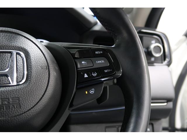 ヴェゼル ｅ：ＨＥＶＺ　認定中古車　２年保証付　ワンオーナー　ナビ　Ｂカメラ　ドラレコ　ＥＴＣ　運転支援　全周囲カメラ　衝突回避支援ブレーキ機能　パノラミックビューモニター　１オナ　スマキ　Ｐトランク　フルオートエアコン（16枚目）