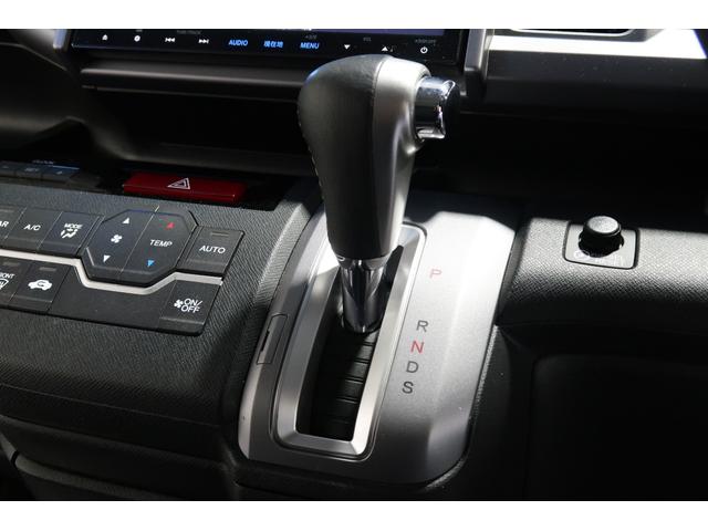 ステップワゴンスパーダ Ｚクールスピリット　認定中古車　１年保証付　ワンオーナー　ナビ　Ｂカメラ　ＥＴＣ　運転支援　ミュージックプレイヤー接続可　バックカメ　キーフリー　横滑防止　ＤＶＤ視聴可能　フルオートエアコン　電動格納式ドアミラー　ＡＢＳ（12枚目）