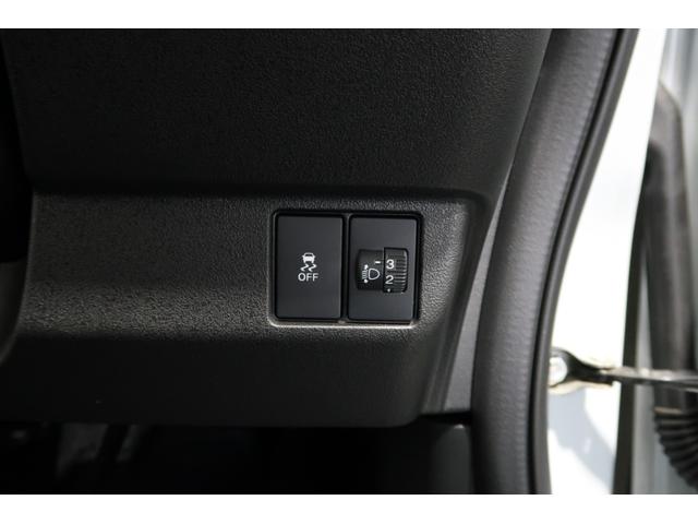N-BOXカスタム ベースグレード 認定中古車 2年保証付 ナビ Bカメラ ドラレコ ETC 運転支援 デモカー USB接続 CMBS Dレコ ベンチシート オートエアコン スマートキ LED 盗難防止装置 クルコン バックカメラ(16枚目)
