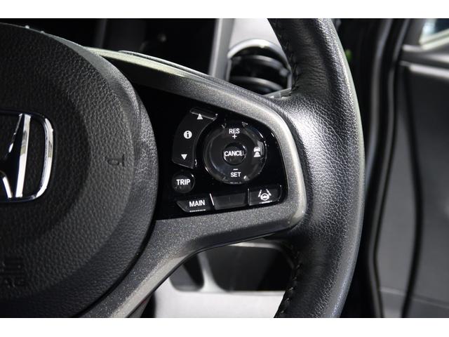 Ｈｏｎｄａセンシングの機能のひとつ、アダプティブクルーズコントロール付！アクセルから足を離しても設定したスピードと前車との車間を保ち走行してくれます！車線維持もアシスト☆高速道路で疲労軽減ですね☆