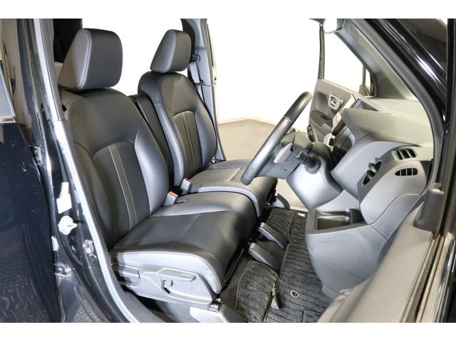 すわり心地の良い運転席・助手席です。長時間のドライブの疲れ軽減に貢献します。どうぞ快適なドライブを♪