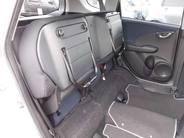 13G Honda認定中古車 ポータブルナビ ワンセグTV CDチューナー キーレスエントリー ドライブレコーダー セキュリティアラーム ワンオーナー車(12枚目)