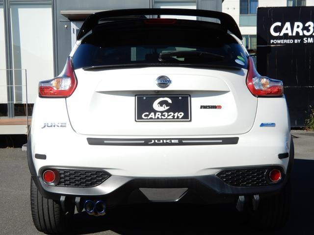 ジューク １５ＲＸ　パーソナライゼーション　バグガード　外トランクスポイラー　ルーフラッピング　フルセグナビ　Ｂカメラ　マフラーカッター　　ＥＴＣ（3枚目）