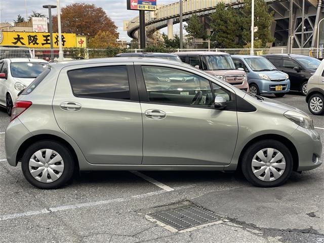 ヴィッツ F(4枚目)