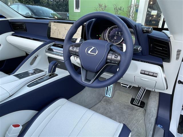 ＬＣ ＬＣ５００　コンバーチブル　１オーナー車　紺幌　白革　マークレビンソン　ＨＤＭＩ入力端子　寒冷地仕様車　純正２１インチＡＷ　オレンジキャリパー　トルセンＬＳＤ　ＡＴクーラー　ＨＵＤ　純正リモコンエンジンスターター（13枚目）