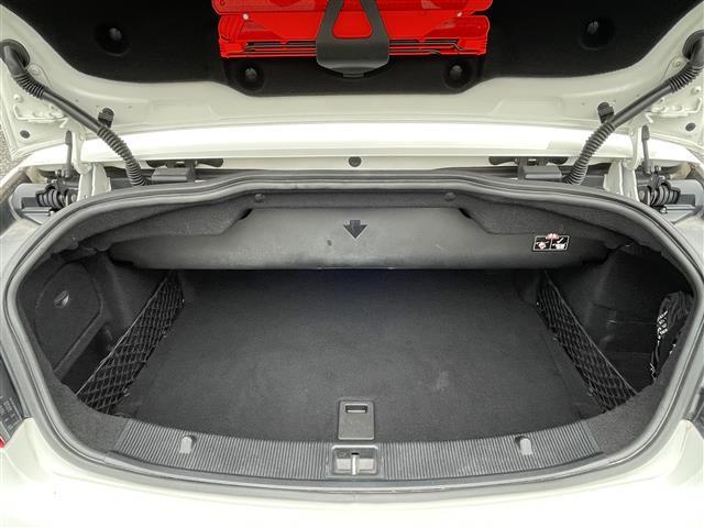 Ｅクラス Ｅ２５０カブリオレ　赤革シート　シートヒーター　ハーマンカードン　純正ナビＴＶ　バックカメラ　アクティブクルーズコントロール　衝突軽減ブレーキ　ＬＥＤヘッドライト　プッシュスタート　スマートキー（10枚目）