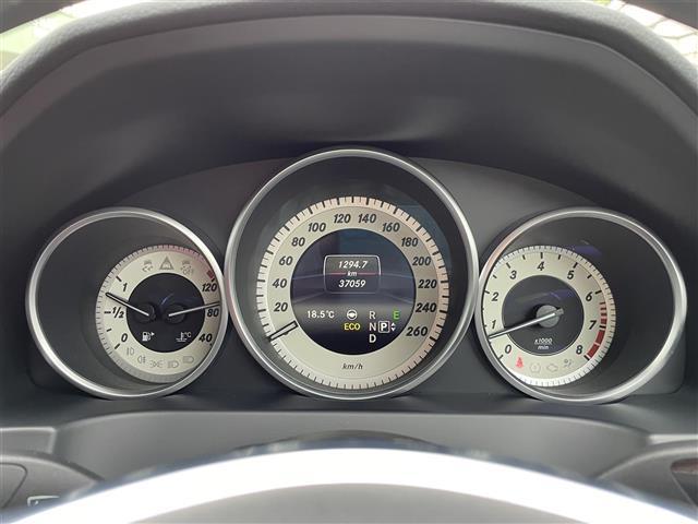 Ｅクラス Ｅ２５０カブリオレ　赤革シート　シートヒーター　ハーマンカードン　純正ナビＴＶ　バックカメラ　アクティブクルーズコントロール　衝突軽減ブレーキ　ＬＥＤヘッドライト　プッシュスタート　スマートキー（17枚目）