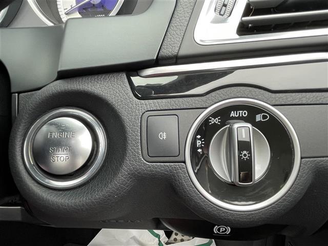 Ｅクラス Ｅ２５０カブリオレ　赤革シート　シートヒーター　ハーマンカードン　純正ナビＴＶ　バックカメラ　アクティブクルーズコントロール　衝突軽減ブレーキ　ＬＥＤヘッドライト　プッシュスタート　スマートキー（23枚目）