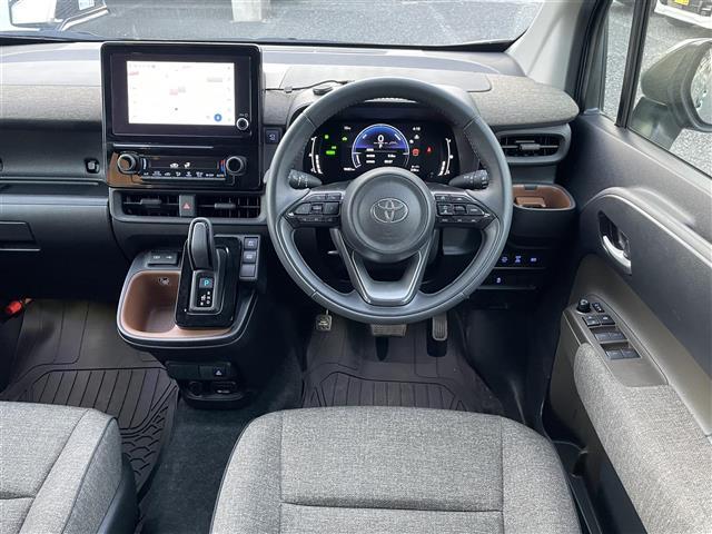 シエンタ ハイブリッドＺ　純正ナビ　純正フリップダウンモニター　パノラミックビューモニター　ビルトインＥＴＣ２．０　　純正前後ドラレコ　両側パワースライドドア　ＬＥＤヘッドライト　クリアランスソナー　純正アルミ（2枚目）