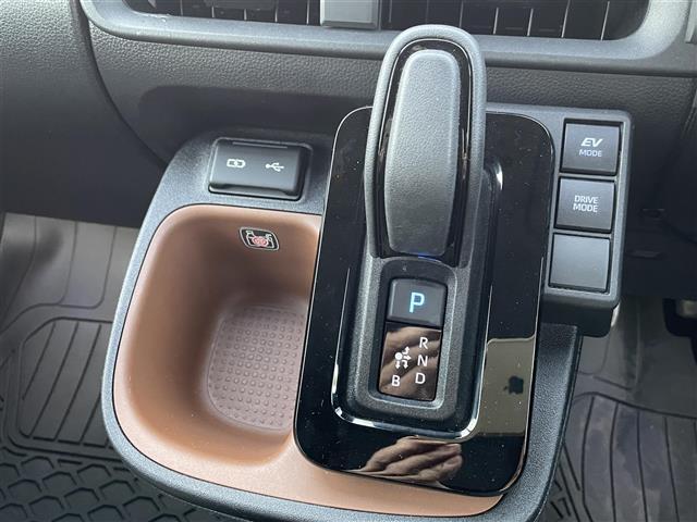 シエンタ ハイブリッドＺ　純正ナビ　純正フリップダウンモニター　パノラミックビューモニター　ビルトインＥＴＣ２．０　　純正前後ドラレコ　両側パワースライドドア　ＬＥＤヘッドライト　クリアランスソナー　純正アルミ（15枚目）