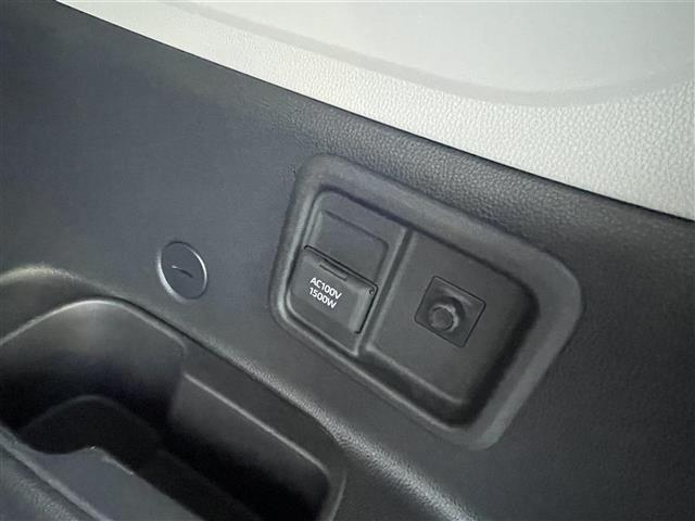 シエンタ ハイブリッドＺ　純正ナビ　純正フリップダウンモニター　パノラミックビューモニター　ビルトインＥＴＣ２．０　　純正前後ドラレコ　両側パワースライドドア　ＬＥＤヘッドライト　クリアランスソナー　純正アルミ（22枚目）