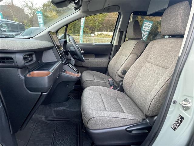 シエンタ ハイブリッドＺ　純正ナビ　純正フリップダウンモニター　パノラミックビューモニター　ビルトインＥＴＣ２．０　　純正前後ドラレコ　両側パワースライドドア　ＬＥＤヘッドライト　クリアランスソナー　純正アルミ（41枚目）