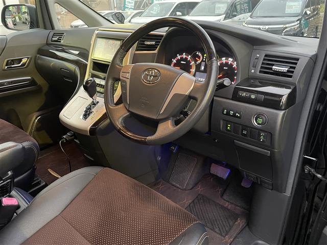 アルファード ２４０Ｓ　タイプゴールドＩＩ　■ワンオーナー■純正ナビＴＶ■純正フリップダウンモニター■ハーフレザー■ツインムーンルーフ■パワーバックドア■クルコン■ビルトインＥＴＣ■ドライブレコーダー■クリアランスソナー■純正ＡＷ車載（3枚目）